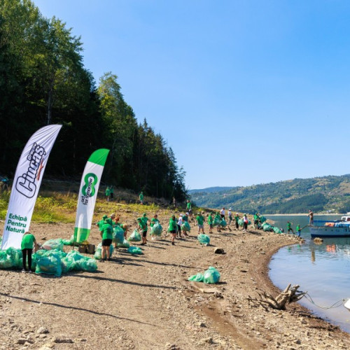 Peste 12 tone de deșeuri colectate de voluntari în cadrul Lunii Curățeniei la Bicaz