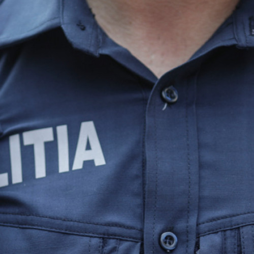 Doi cetățeni străini arestați după ce au înșelat un bărbat din București