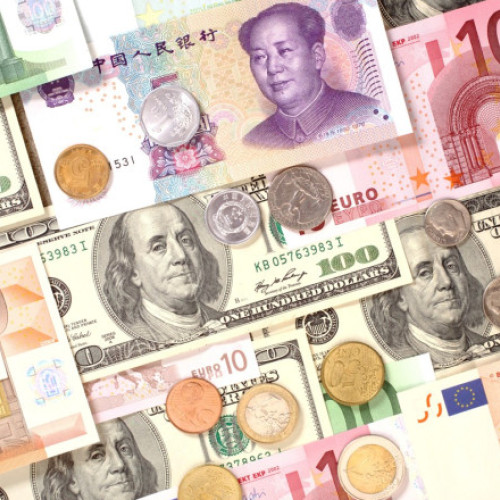 Dolarul american se depreciază, yuanul atinge minim istoric