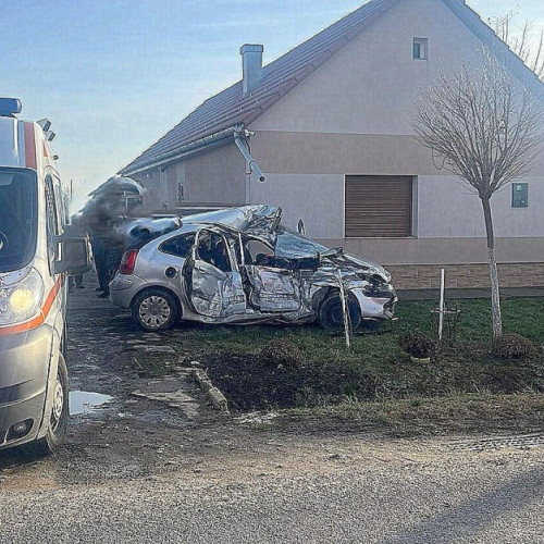 Accident rutier în localitatea Caporal Alexa: un autoturism și un autocamion implicate!