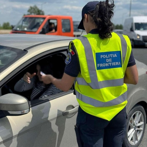 O acțiune comună desfășurată la frontiera de vest a județului Arad a vizat verificarea a aproximativ 1.300 de persoane și 750 de mijloace de transport. Potrivit aradonline.ro, polițiștii de frontieră aradeni, împreună cu reprezentanți ai Poliției Autostrada A1, Poliției orașului Pecica, Direcției Regionale Vamale Timișoara, Inspectoratului pentru controlul în transportul rutier Arad și Serviciului pentru Imigrări, au colaborat cu autoritățile maghiare în cadrul unei operațiuni coordonate.