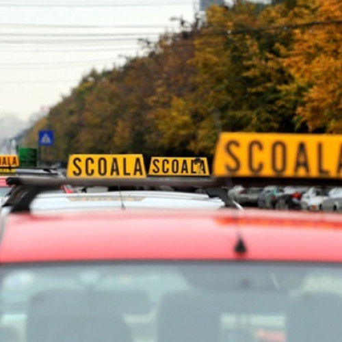 Modificări examen teoretic permis auto: "Sala" posibilă în orice locaţie din ţară