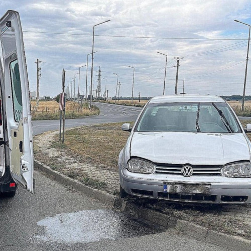 Accident la sensul giratoriu din Zădăreni, un bărbat rănit