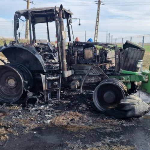 Utilaj agricol distrus în incendiul de la o fermă din Turnu, Arad