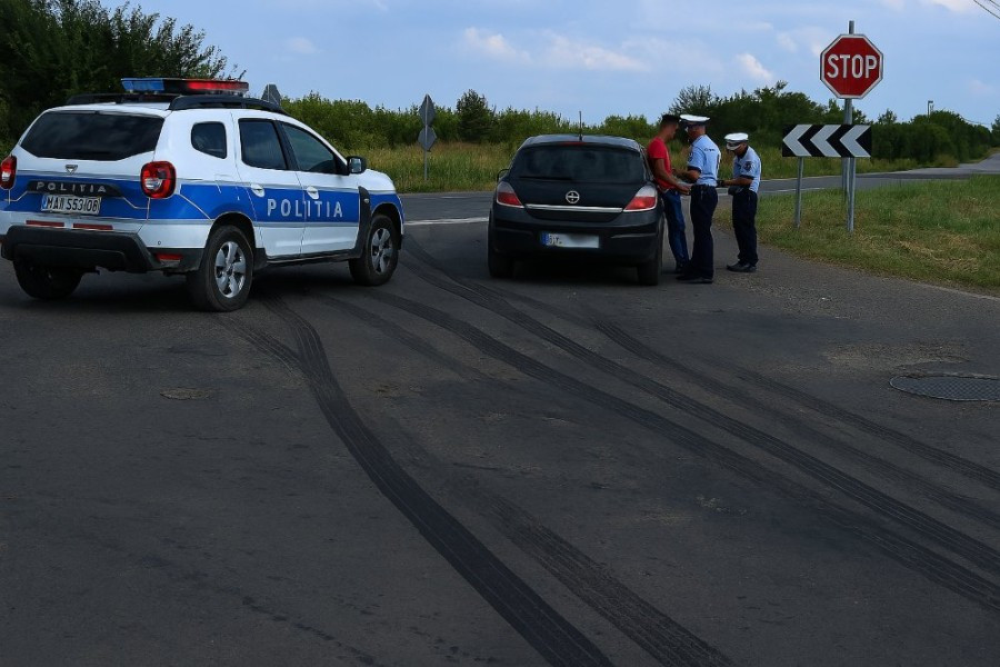 Trei șoferi prinși în județ conducând ilegal și sub influența alcoolului