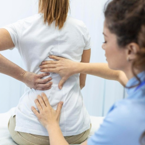 Durerile de spate: cum distingem contractura musculară de hernia de disc
