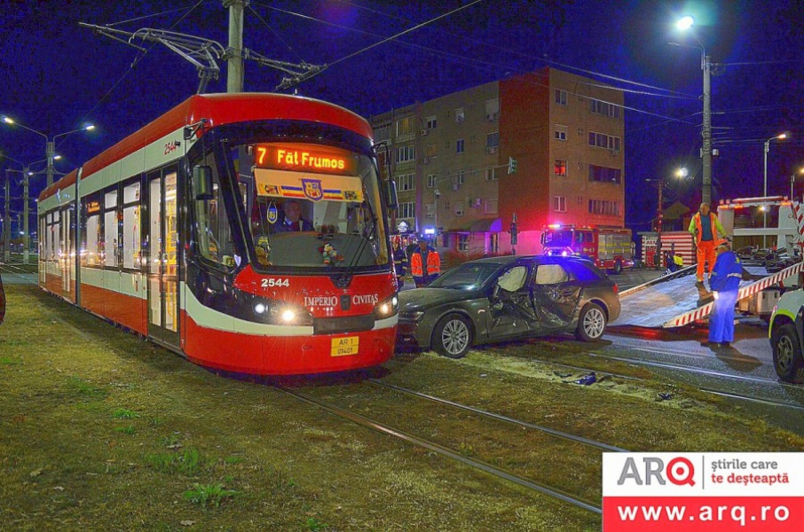 Tânăr evită răniri grave după coliziunea cu tramvaiul în Arad