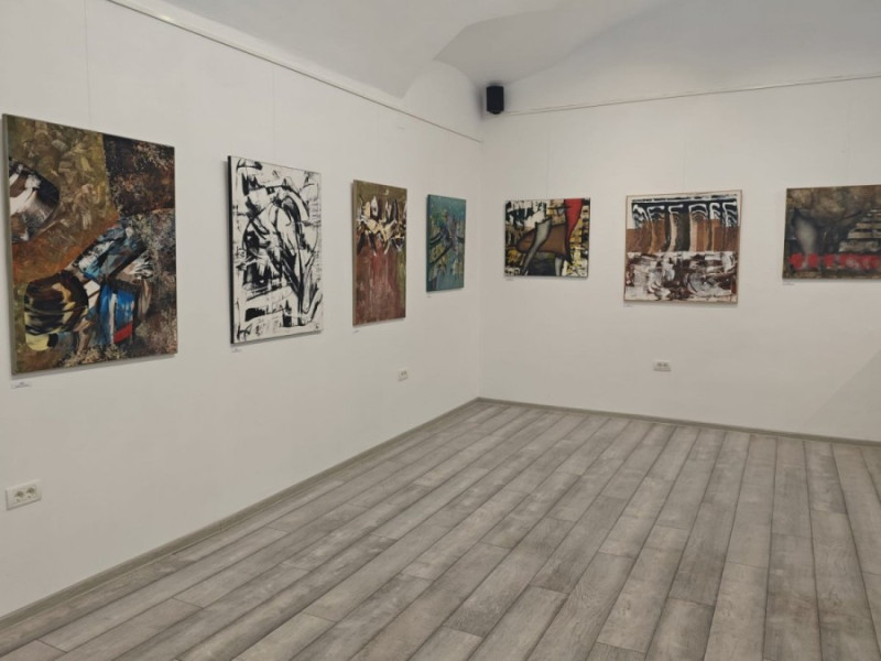 Expoziția „Entropii controlate” a lui Tar Béla, vernisată la Arad