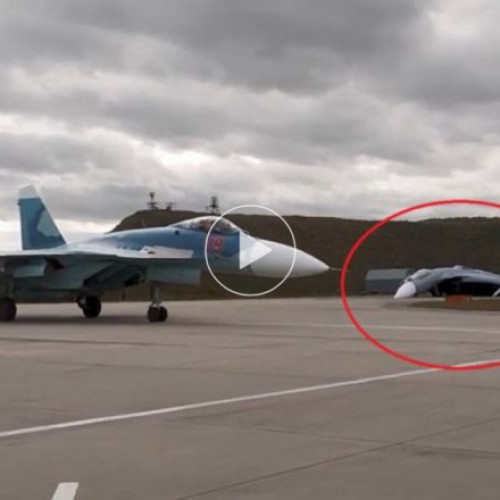 Un avion de vânătoare gonflabil a apărut în reportajul militar al Rusiei