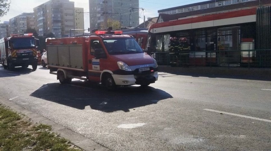 Accident în lanț cu două tramvaie și un autoturism pe Calea Aurel Vlaicu din Arad