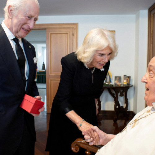 Regele Charles al III-lea se roagă cu papa Leon al XIV-lea în Capela Sixtină, pentru prima dată după schisma anglicană