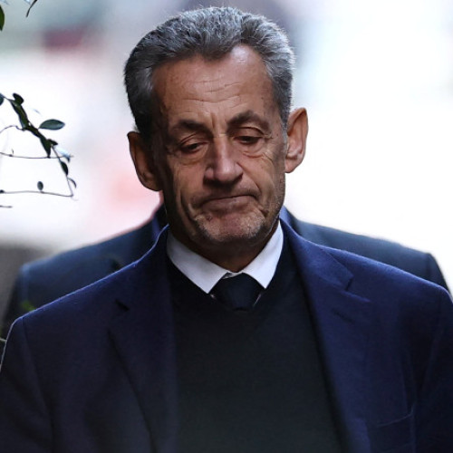 Nicolas Sarkozy va fi pazit permanent de doi polițiști în închisoare