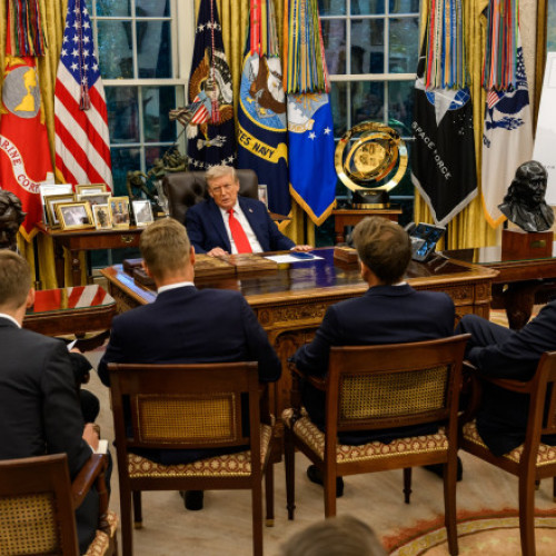 Donald Trump a renunțat la hărțile liniei frontului din Ucraina în disputa cu Zelenski