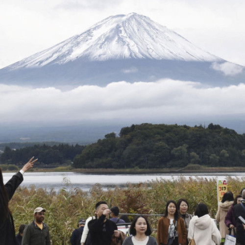 Prima zăpadă pe muntele Fuji a venit cu întârziere față de media ultimilor ani