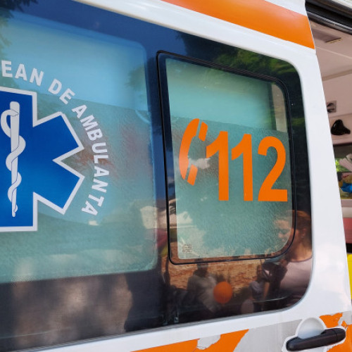 Pacient de 85 de ani grav după o căzătură de pe targă în timpul transferului între spitale