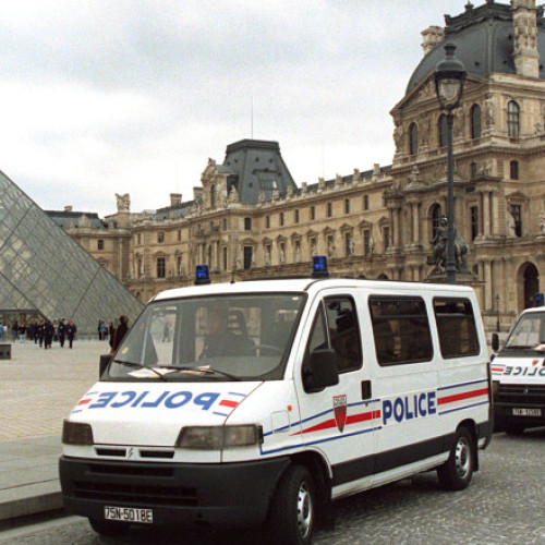 Bijuteriile nefurate de la Muzeul Luvru transferate la Banca Franței sub pază strictă