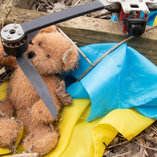 Rusia militarizează copiii ucraineni din teritoriile ocupate prin programe școlare și tabere de vară