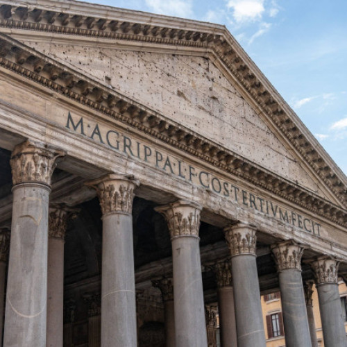 Turist japonez a murit după ce a căzut de pe zidul Panteonului din Roma