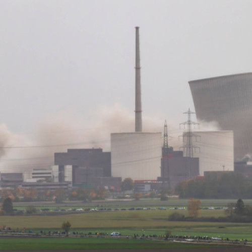 Demolarea controlată a două turnuri de răcire la fosta centrală nucleară din Gundremmingen