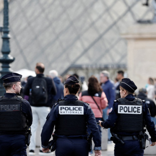 Doi bărbați arestați după furtul bijuteriilor din Muzeul Luvru