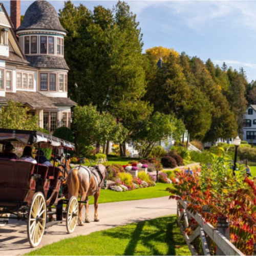 Insula Mackinac din Michigan, singurul loc fără mașini în „capitala mondială a auto”