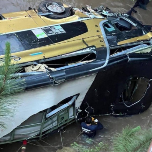 Accident grav în provincia Misiones: nouă morți și 29 de răniți după ce un autocar cu etaj a căzut de pe un pod