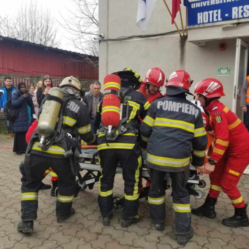 Universitatea din Arad organizează un exercițiu de evacuare în caz de incendiu la hotelul „Academica” al Universității de Vest „Vasile Goldiș", în colaborare cu Inspectoratul pentru Situații de Urgență.