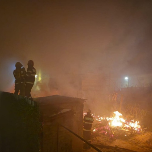 Localizarea și lichidarea unui incendiu izbucnit la o anexă gospodărească pe strada Gheorghe Doja