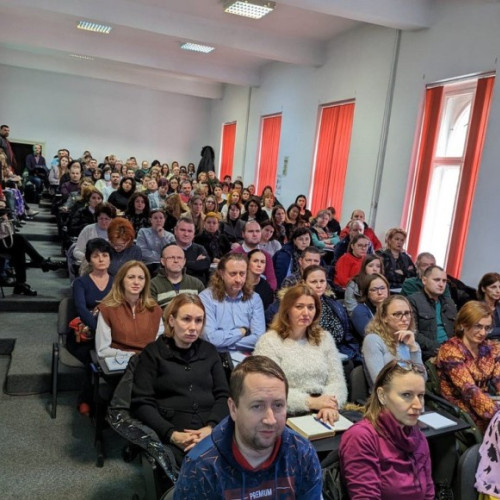 Inspectoratul Teritorial de Muncă organizează o întâlnire importantă cu angajatorii și angajații din județul Arad. Programată pentru miercuri, 3 aprilie, aceasta va avea loc la sediul Universității de Vest Vasile Goldiș din Arad și va aborda teme relevante din domeniul relațiilor de muncă și securității și sănătății în muncă. Sunt așteptați să participe angajatori, angajați și cetățeni străini interesați de activitățile lucrative din România.