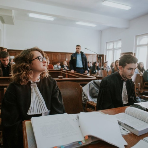 Echipa de Studenți a UVVG sărbătorește succesul în Palatul Justiției din Arad!