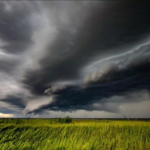 Ciclonul care a cauzat pagube în Europa ajunge în România: ploi abundente și furtuni puternice în țară! Meteorologul Mihai Huștiu avertizează unde va lovi furtuna