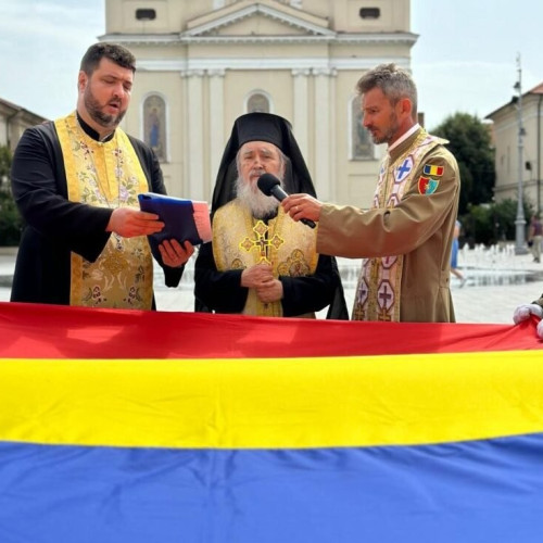 Ceremonie religioasă pentru sfințirea noului drapel la Catedrala Veche din Arad